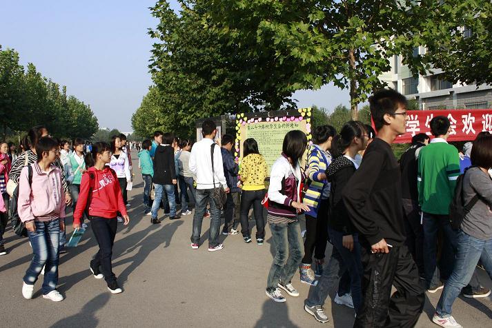 校团委举办2010年学生会纳新活动